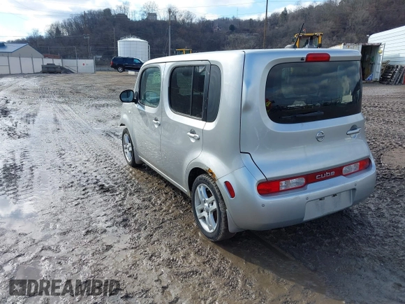 2009 Nissan Cube SL z VIN JN8AZ28R99T111414, wystawiony jako IAAI lot #41542454 z przebiegiem 117 297 mil mil oraz . Historia ofert i sprzedaży dostępna na DreamBid. Obrazek 3.