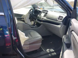 2014 Toyota Highlander XLE with VIN 5TDJKRFH2ES009559, listed as a IAAI auction lot 41913766 with 175,290 mi miles. Bid and sale history available at carsss.com. Image 5.