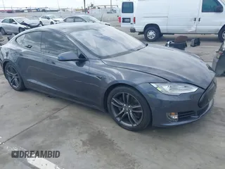 2015 Tesla Model S 85D z VIN 5YJSA1E29FF119214, wystawiony jako IAAI lot #42106832 z przebiegiem 26 075 mil mil oraz . Historia ofert i sprzedaży dostępna na DreamBid. Obrazek 1.
