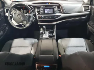 2016 Toyota Highlander LE Plus z VIN 5TDZKRFH9GS146116, wystawiony jako Copart lot #54044935 z przebiegiem 173 585 mil mil oraz Szkoda całkowita • Salvage title. Historia ofert i sprzedaży dostępna na DreamBid. Obrazek 8.