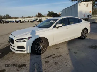 2018 Volvo S90 Momentum with VIN LVY982AK7JP026625, listed as a Copart auction lot 42877445 with 64,557 mi miles and Salvage Title. Bid and sale history available at carsss.com. Image 1.