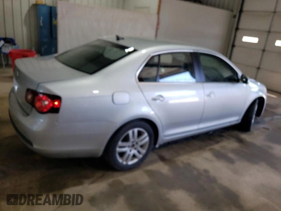 2009 Volkswagen Jetta z VIN 3VWAL71KX9M072304, wystawiony jako Copart lot #57027785 z przebiegiem 191 554 mil mil oraz Szkoda całkowita • Salvage title. Historia ofert i sprzedaży dostępna na DreamBid. Obrazek 3.