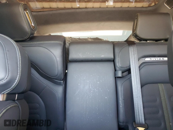 2025 Rivian R1S Adventure z VIN 7PDSGBBA9SN052652, wystawiony jako Copart lot #51659315 z przebiegiem 4012 mil mil oraz Szkody całkowita. Historia ofert i sprzedaży dostępna na DreamBid. Obrazek 10.