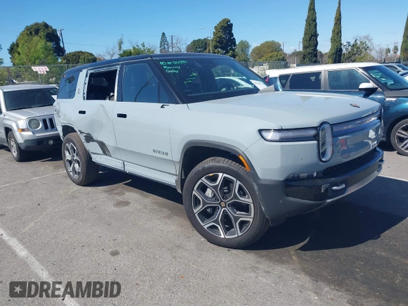 2025 Rivian R1S Adventure z VIN 7PDSGBBA1SN060468, wystawiony jako IAAI lot #41711770 z przebiegiem 2865 mil mil oraz . Historia ofert i sprzedaży dostępna na DreamBid. Obrazek 1.