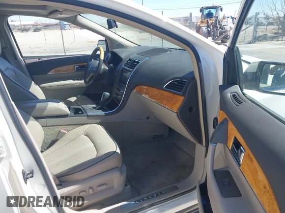 2012 Lincoln MKX with VIN 2LMDJ6JK4CBL00984, listed as a IAAI auction lot 41631192 with 184,198 mi miles. Bid and sale history available at carsss.com. Image 5.