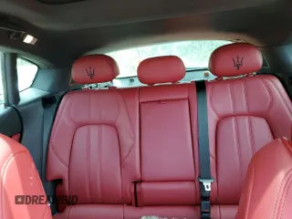 2020 Maserati Levante S z VIN ZN661YUS4LX353935, wystawiony jako Copart lot #52856194 z przebiegiem 36 118 mil mil oraz Czysty tytuł • Clean title. Historia ofert i sprzedaży dostępna na DreamBid. Obrazek 10.