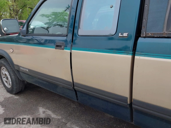 1993 Dodge Dakota with VIN 1B7GL23Y4PS188099, listed as a IAAI auction lot 42116332 with 224,864 mi miles and . Bid and sale history available at DreamBid. Image 6.