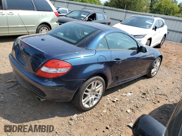 2007 Mercedes-Benz SLK-Class 3.0L with VIN WDBWK54F17F147014, listed as a Copart auction lot 70086814 with 106,197 mi miles and Clean Title. Bid and sale history available at carsss.com. Image 3.