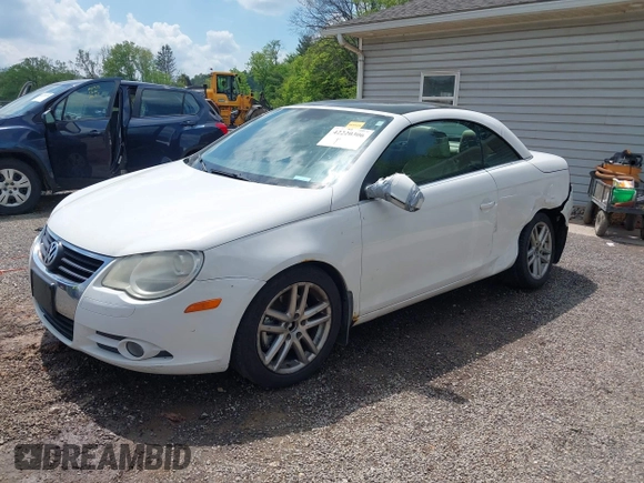 2008 Volkswagen Eos Lux z VIN WVWFA71F88V018635, wystawiony jako IAAI lot #42220306 z przebiegiem 155 448 mil mil oraz . Historia ofert i sprzedaży dostępna na DreamBid. Obrazek 2.