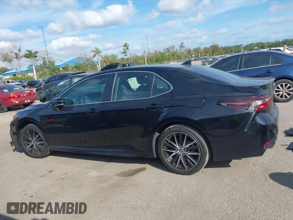 2022 Toyota Camry SE with VIN 4T1T11AK4NU639042, listed as a IAAI auction lot 41064319 with 33,078 mi miles. Bid and sale history available at carsss.com. Image 14.