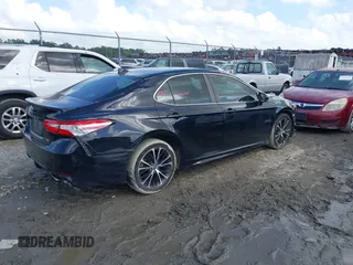 2020 Toyota Camry SE z VIN 4T1G11AK5LU973546, wystawiony jako IAAI lot #41956098 z przebiegiem 62 978 mil mil oraz . Historia ofert i sprzedaży dostępna na DreamBid. Obrazek 4.