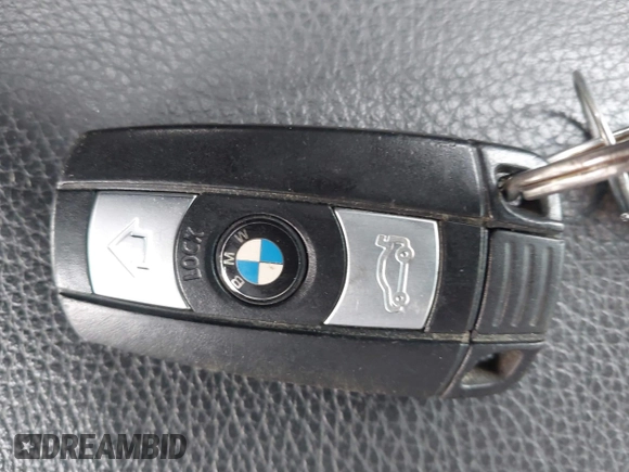 2008 BMW 3 Series 328xi with VIN WBAVC73518KP39338, listed as a IAAI auction lot 41474955 with 132,484 mi miles. Bid and sale history available at carsss.com. Image 11.