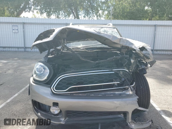 2018 MINI Countryman Cooper S with VIN WMZYT3C38J3E00263, listed as a Copart auction lot 41866005 with 0 mi miles and Salvage Title. Bid and sale history available at carsss.com. Image 5.
