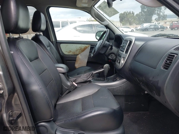 2005 Ford Escape Limited with VIN 1FMCU94195KC22522, listed as a IAAI auction lot 41901471 with 201,427 mi miles. Bid and sale history available at carsss.com. Image 5.