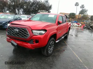 2020 Toyota Tacoma SR5 z VIN 3TMAZ5CN1LM139635, wystawiony jako IAAI lot #40994723 z przebiegiem 72 752 mil mil oraz . Historia ofert i sprzedaży dostępna na DreamBid. Obrazek 2.