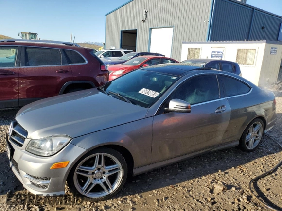 2015 Mercedes-Benz C 250 z VIN WDDGJ4HB5FG373601, wystawiony jako Copart lot #56018065 z przebiegiem 104 753 mil mil oraz Czysty tytuł • Clean title. Historia ofert i sprzedaży dostępna na DreamBid. Obrazek 1.