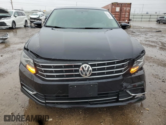 2017 Volkswagen Passat SE z VIN 1VWBT7A35HC005459, wystawiony jako Copart lot #43448015 z przebiegiem 141 540 mil mil oraz Szkoda całkowita • Salvage title. Historia ofert i sprzedaży dostępna na DreamBid. Obrazek 5.