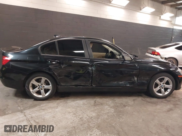 2015 BMW 3 Series 328i xDrive с VIN WBA3B5G55FNS13718, выставлен на аукционе IAAI как лот 42264153 с пробегом 180 428 миль миль и . История ставок и продаж доступна на DreamBid. Изображение 6.