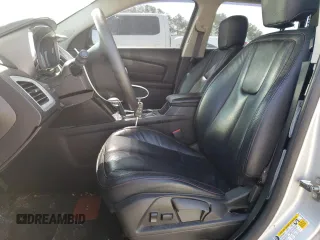 2014 GMC Terrain SLE z VIN 2GKALMEK3E6240076, wystawiony jako Copart lot #52228405 z przebiegiem 160 136 mil mil oraz Czysty tytuł • Clean title. Historia ofert i sprzedaży dostępna na DreamBid. Obrazek 7.
