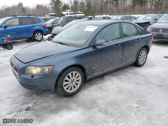 2005 Volvo S40 with VIN YV1MS382152113464, listed as a IAAI auction lot 41652289 with 136,764 mi miles. Bid and sale history available at carsss.com. Image 2.