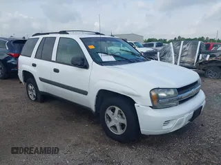 2005 Chevrolet TrailBlazer LS with VIN 1GNDS13SX52388713, listed as a IAAI auction lot 42100834 with 153,824 mi miles and . Bid and sale history available at DreamBid. Image 1.