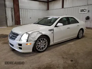 2010 Cadillac STS AWD z VIN 1G6DU6EV0A0106434, wystawiony jako Copart lot #52439915 z przebiegiem 90 187 mil mil oraz Tytuł czysty. Historia ofert i sprzedaży dostępna na DreamBid. Obrazek 1.