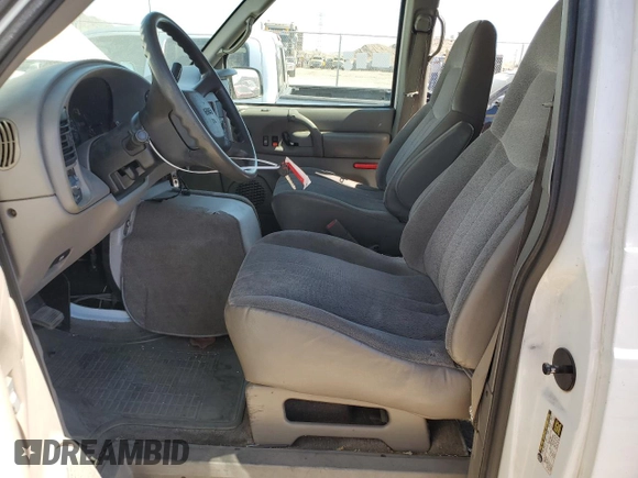 2004 GMC Safari z VIN 1GKDM19X84B504158, wystawiony jako Copart lot #59376704 z przebiegiem 50 629 mil mil oraz Czysty tytuł • Clean title. Historia ofert i sprzedaży dostępna na DreamBid. Obrazek 7.