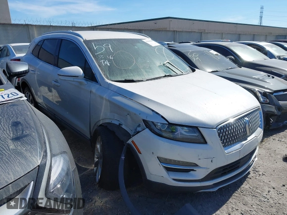 2019 Lincoln MKC Select with VIN 5LMCJ2C96KUL02641, listed as a IAAI auction lot 42303586 with 101,529 mi miles and . Bid and sale history available at DreamBid. Image 1.