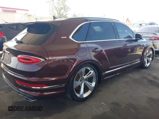 2021 Bentley Bentayga V8 z VIN SJAAM2ZV1MC037602, wystawiony jako IAAI lot #42397866 z przebiegiem Nie podano mil oraz . Historia ofert i sprzedaży dostępna na DreamBid. Obrazek 4.