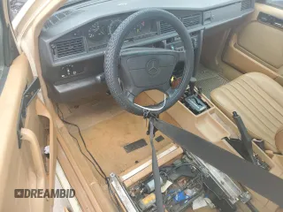 1993 Mercedes-Benz 190 z VIN WDBDA29D1PG074415, wystawiony jako Copart lot #51626555 z przebiegiem 219 450 mil mil oraz Tytuł czysty. Historia ofert i sprzedaży dostępna na DreamBid. Obrazek 8.