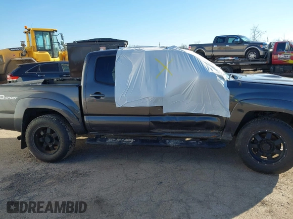 2014 Toyota Tacoma with VIN 3TMLU4EN0EM148389, listed as a IAAI auction lot 41490721 with 119,731 mi miles. Bid and sale history available at carsss.com. Image 13.