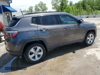 2018 Jeep Compass Latitude z VIN 3C4NJCBB0JT134143, wystawiony jako Copart lot #57228345 z przebiegiem 102 011 mil mil oraz Szkoda całkowita • Salvage title. Historia ofert i sprzedaży dostępna na DreamBid. Obrazek 3.