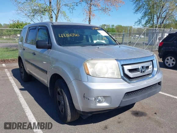 2011 Honda Pilot LX with VIN 5FNYF4H26BB100266, listed as a IAAI auction lot 42111030 with 262,955 mi miles. Bid and sale history available at carsss.com. Image 6.