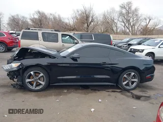 2016 Ford Mustang V6 z VIN 1FA6P8AM0G5201793, wystawiony jako IAAI lot #41620599 z przebiegiem 78 576 mil mil oraz . Historia ofert i sprzedaży dostępna na DreamBid. Obrazek 13.