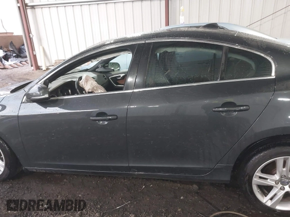 2015 Volvo S60 T5 Platinum with VIN YV1612TM1F1348534, listed as a IAAI auction lot 40961620 with 135,090 mi miles. Bid and sale history available at carsss.com. Image 13.