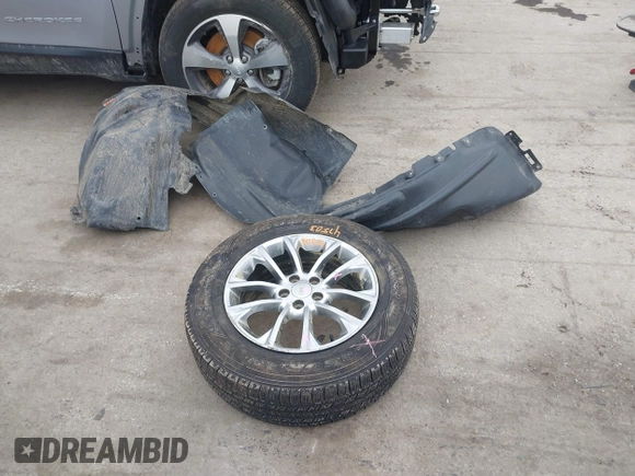 2019 Jeep Cherokee Latitude Plus with VIN 1C4PJMLB4KD213559, listed as a IAAI auction lot 41676384 with 120,562 mi miles and . Bid and sale history available at DreamBid. Image 19.