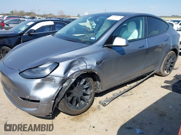 2024 Tesla Model Y Long Range with VIN 7SAYGDEE5RA290907, listed as a IAAI auction lot 41705170 with 4,099 mi miles. Bid and sale history available at carsss.com. Image 17.