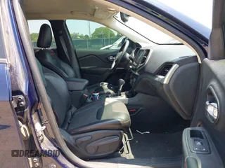 2015 Jeep Cherokee Trailhawk with VIN 1C4PJMBS3FW704622, listed as a IAAI auction lot 42465702 with 96,831 mi miles and . Bid and sale history available at DreamBid. Image 5.
