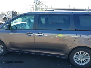 2017 Toyota Sienna XLE Auto Access Seat with VIN 5TDYZ3DC9HS849096, listed as a IAAI auction lot 41647066 with 92,197 mi miles. Bid and sale history available at carsss.com. Image 14.