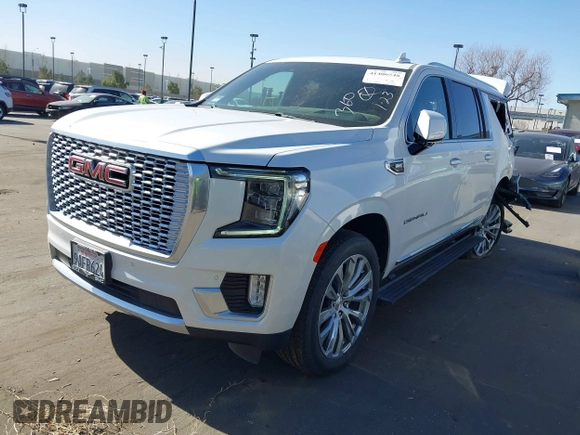 2022 GMC Yukon XL Denali with VIN 1GKS2JKL1NR217354, listed as a IAAI auction lot 41406548 with 29,940 mi miles and . Bid and sale history available at carsss.com. Image 19.