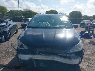 2019 Chrysler Pacifica Touring L with VIN 2C4RC1BG7KR627074, listed as a IAAI auction lot 41930694 with 69,210 mi miles. Bid and sale history available at carsss.com. Image 13.