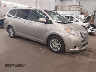 2017 Toyota Sienna XLE Auto Access Seat z VIN 5TDYZ3DC3HS797576, wystawiony jako IAAI lot #41685593 z przebiegiem 142 586 mil mil oraz . Historia ofert i sprzedaży dostępna na DreamBid. Obrazek 1.