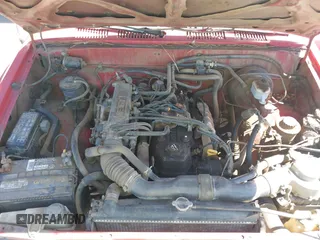 1992 Toyota Pickup DLX z VIN JT4RN82P8N5056666, wystawiony jako IAAI lot #42320829 z przebiegiem 147 032 mil mil oraz . Historia ofert i sprzedaży dostępna na DreamBid. Obrazek 10.