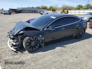2019 Tesla Model 3 Mid Range z VIN 5YJ3E1EA8KF305904, wystawiony jako Copart lot #51977045 z przebiegiem 64 872 mil mil oraz Szkoda całkowita • Salvage title. Historia ofert i sprzedaży dostępna na DreamBid. Obrazek 1.