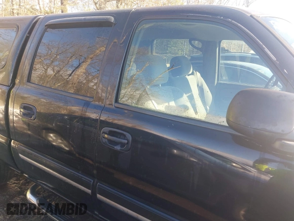 2006 Chevrolet Silverado 1500 LT1 with VIN 2GCEK13TX61199311, listed as a IAAI auction lot 41275692 with 176,734 mi miles. Bid and sale history available at carsss.com. Image 13.