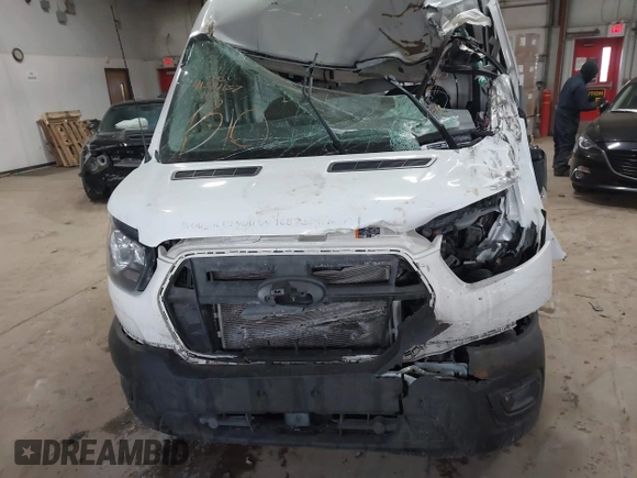 2020 Ford Transit Cargo z VIN 1FTBR2C81LKA68599, wystawiony jako IAAI lot #41381157 z przebiegiem 63 382 mil mil oraz . Historia ofert i sprzedaży dostępna na DreamBid. Obrazek 12.