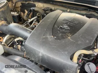 2019 Toyota Tacoma SR5 с VIN 5TFSZ5AN2KX210292, выставлен на аукционе Copart как лот 70601225 с пробегом 54 502 миль миль и Списание • Salvage title. История ставок и продаж доступна на DreamBid. Изображение 11.