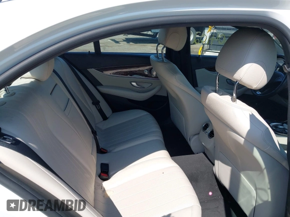 2017 Mercedes-Benz E 300 Luxury с VIN WDDZF4KB3HA058028, выставлен на аукционе IAAI как лот 42604102 с пробегом 70 078 миль миль и . История ставок и продаж доступна на DreamBid. Изображение 8.
