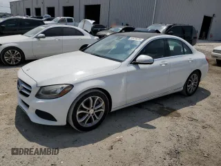 2015 Mercedes-Benz C 300 z VIN 55SWF4JB8FU071178, wystawiony jako Copart lot #55828235 z przebiegiem 160 543 mil mil oraz Czysty tytuł • Clean title. Historia ofert i sprzedaży dostępna na DreamBid. Obrazek 1.