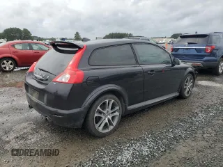 2010 Volvo C30 z VIN YV1672MK3A2181978, wystawiony jako Copart lot #72764284 z przebiegiem 182 706 mil mil oraz Szkody całkowita. Historia ofert i sprzedaży dostępna na DreamBid. Obrazek 3.